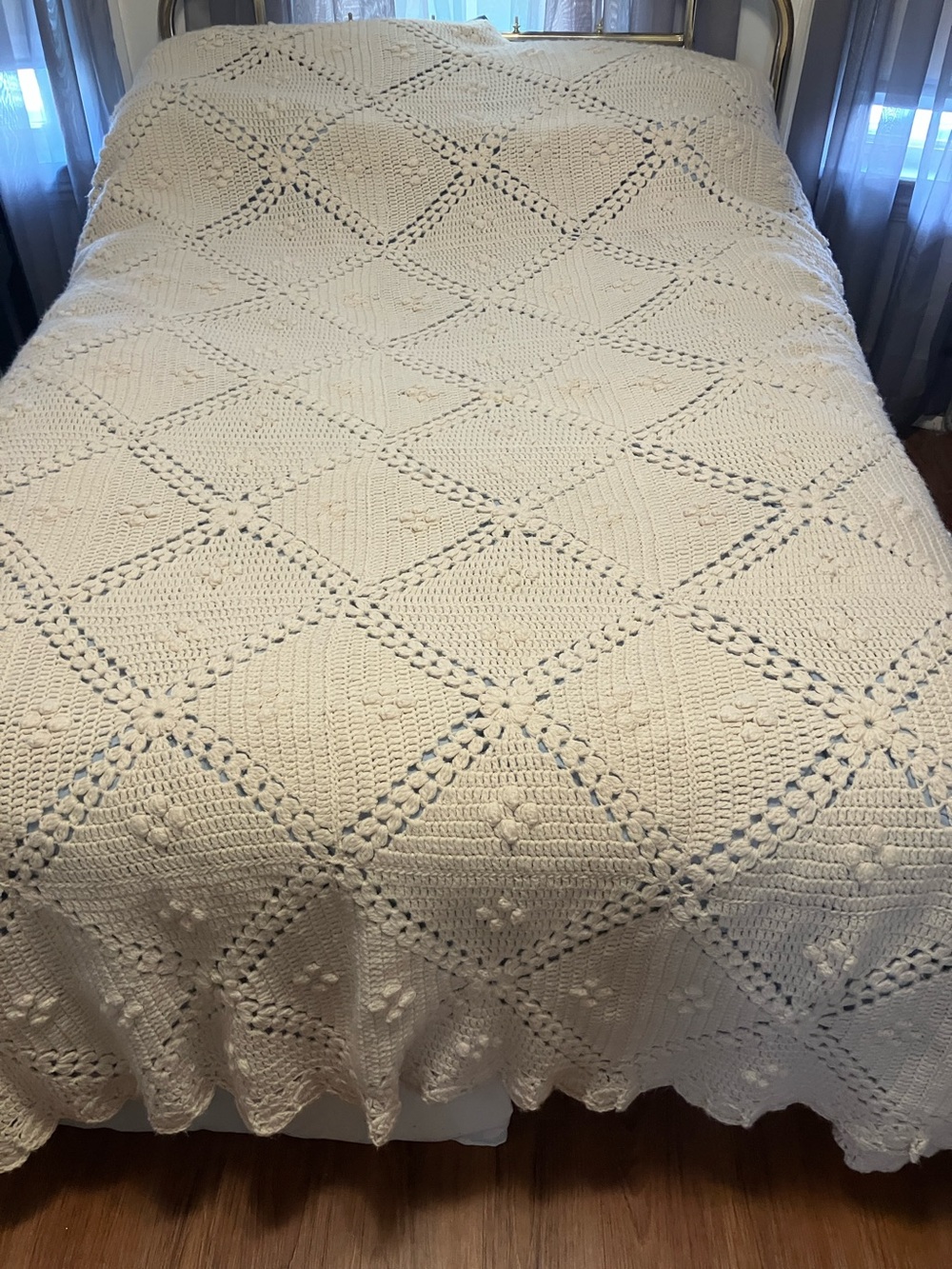 Stunning , Vintage roughly 1970s , hand knit crème cotton Queen sz.  110”-90”